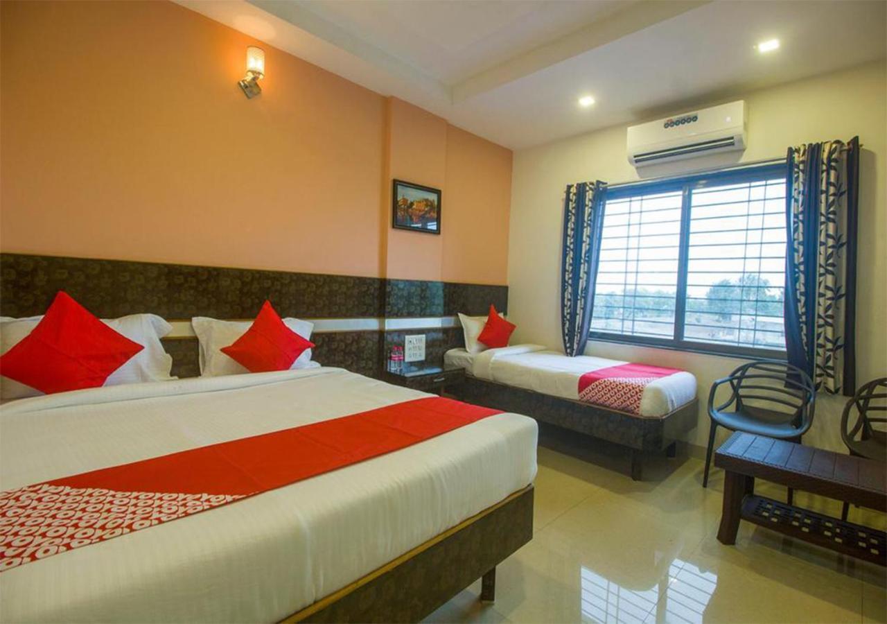 Hotel Wayfare Shirdi Exteriör bild