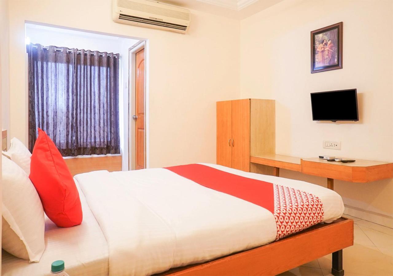 Hotel Wayfare Shirdi Exteriör bild