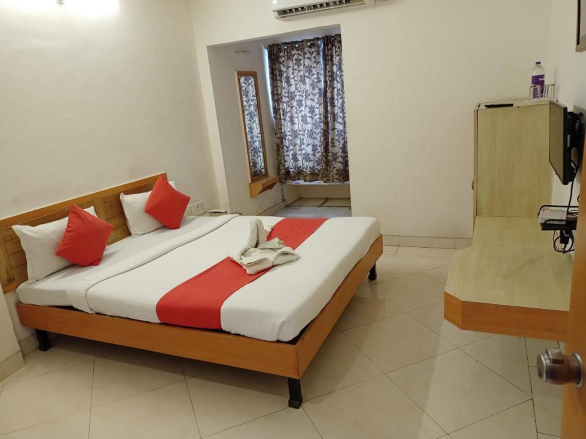 Hotel Wayfare Shirdi Exteriör bild