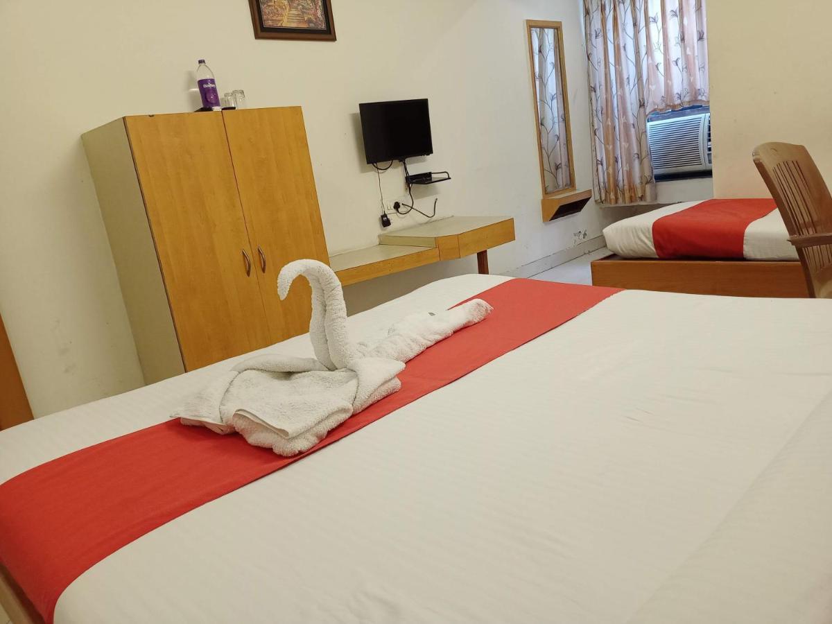 Hotel Wayfare Shirdi Exteriör bild