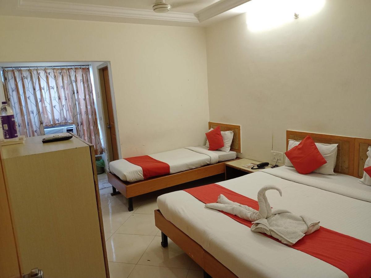Hotel Wayfare Shirdi Exteriör bild