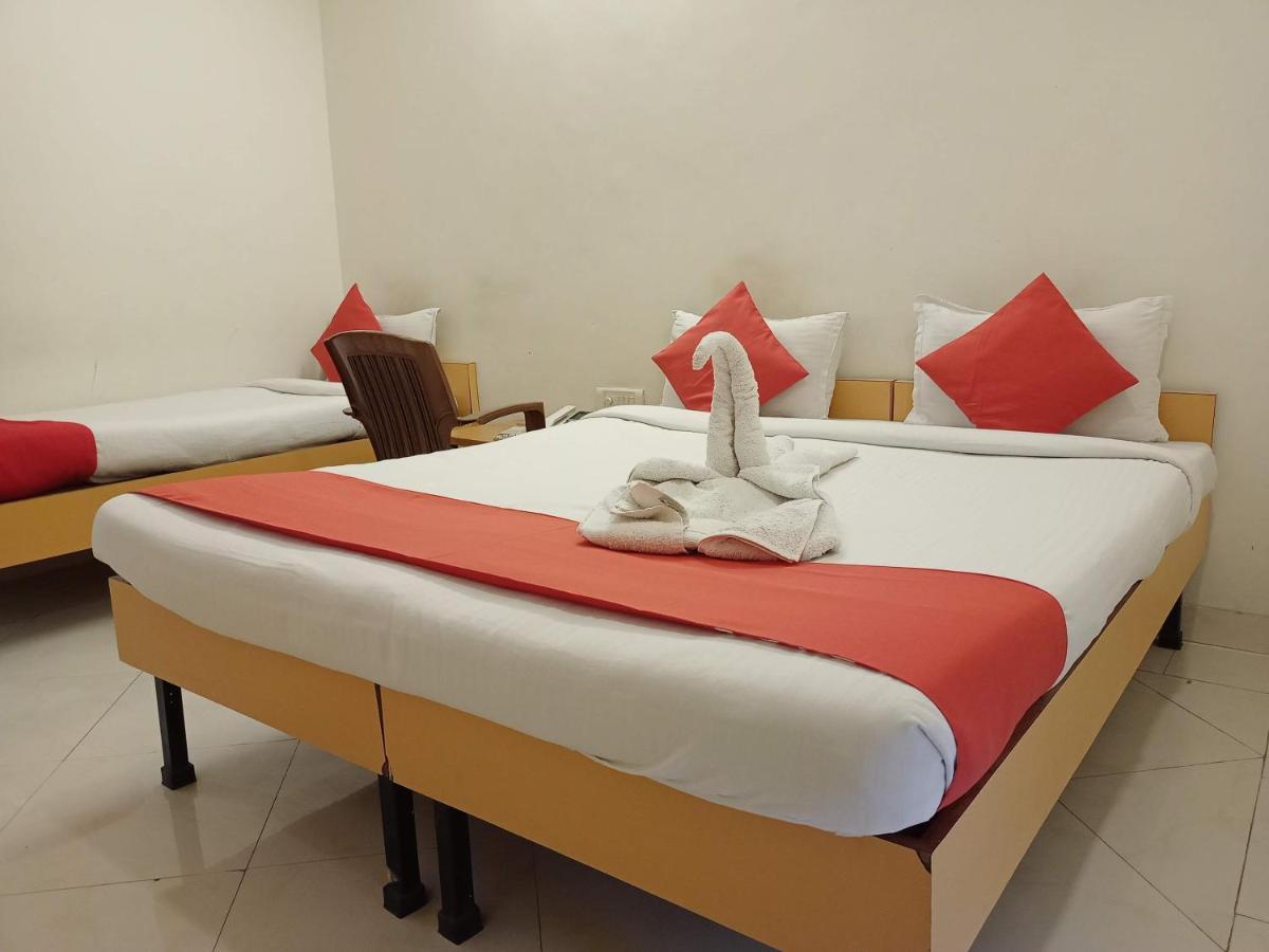 Hotel Wayfare Shirdi Exteriör bild