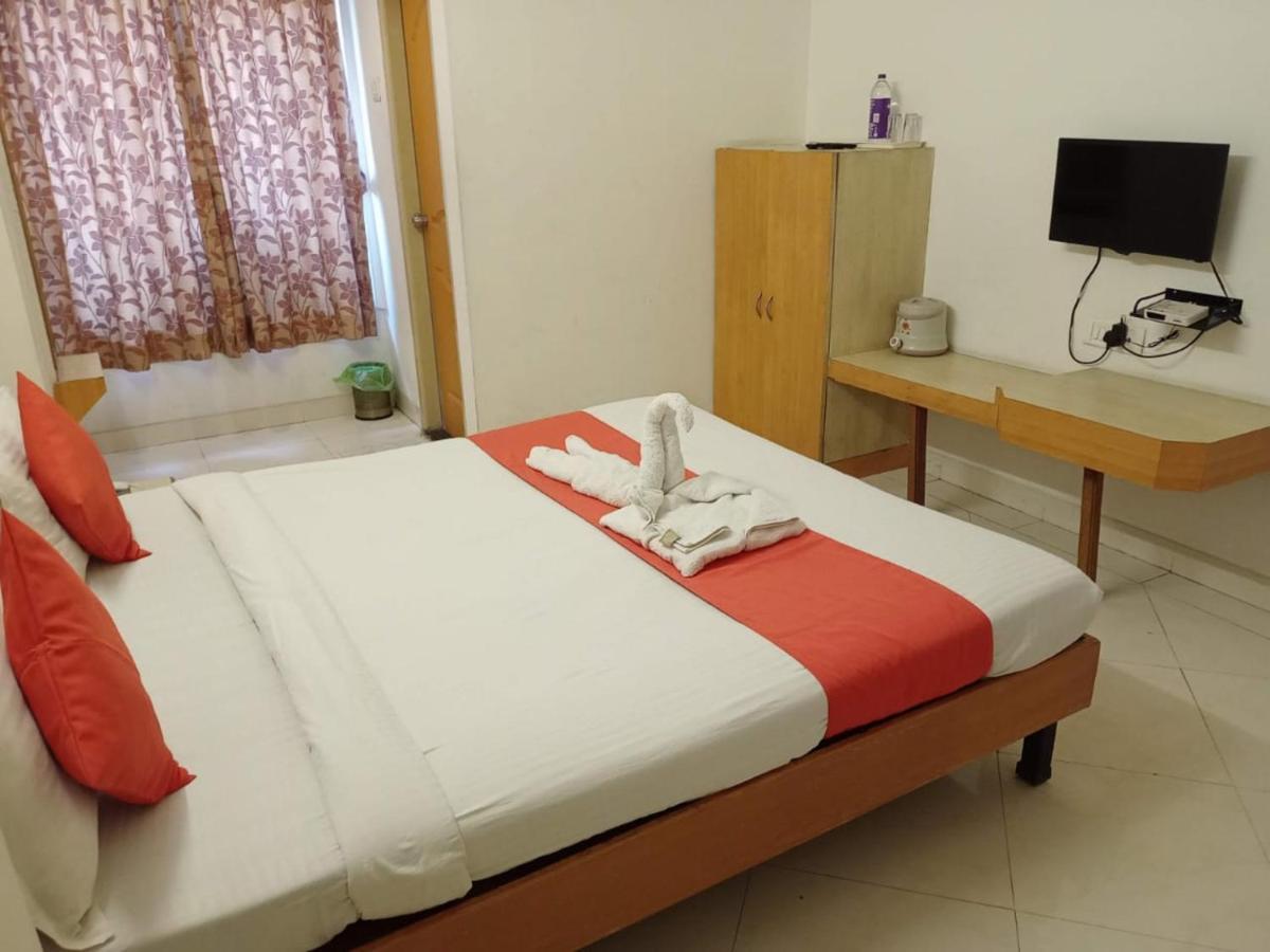 Hotel Wayfare Shirdi Exteriör bild