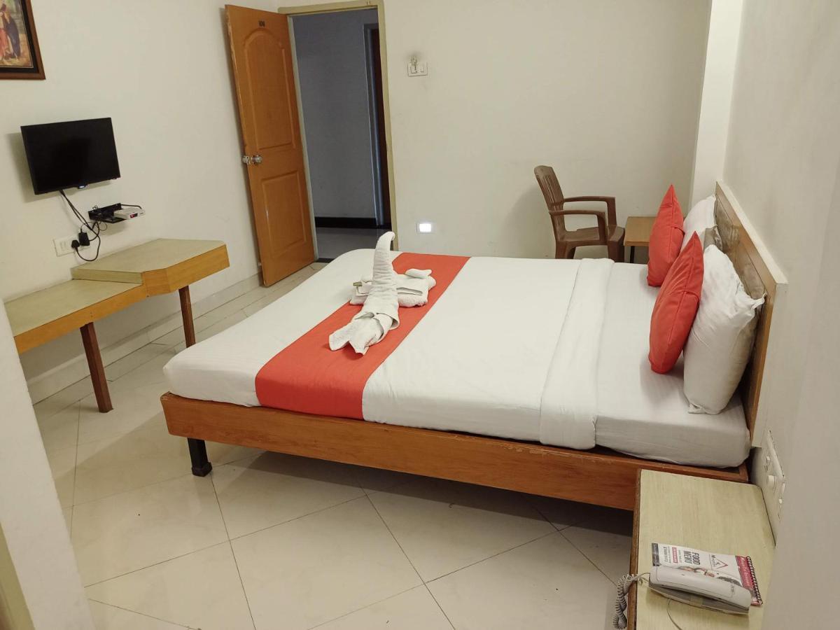 Hotel Wayfare Shirdi Exteriör bild