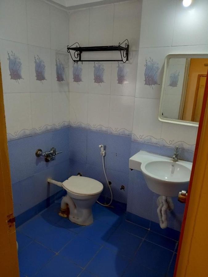Hotel Wayfare Shirdi Exteriör bild