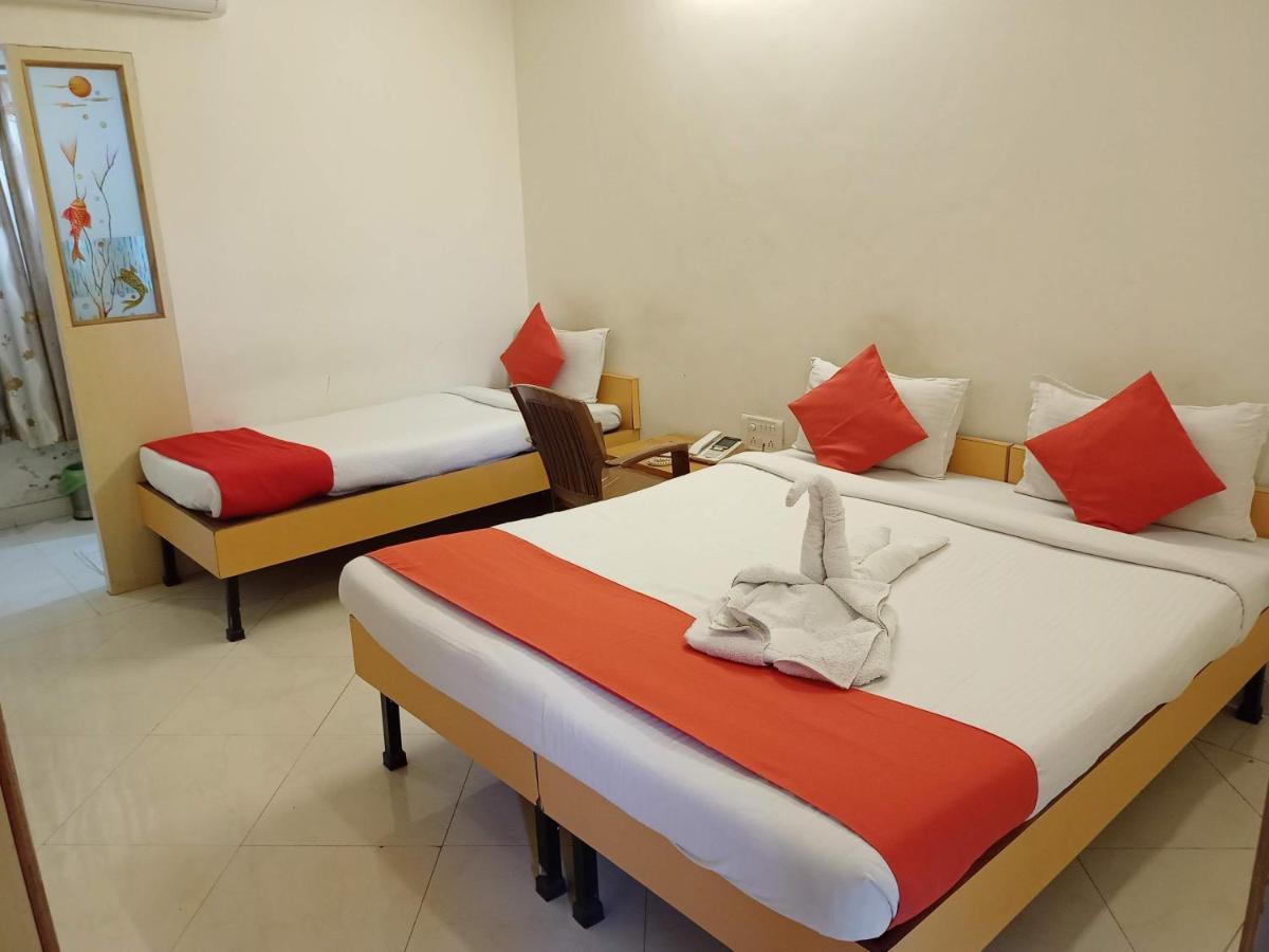 Hotel Wayfare Shirdi Exteriör bild