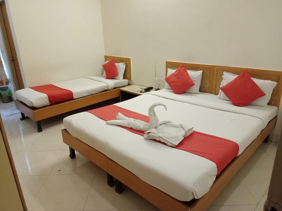Hotel Wayfare Shirdi Exteriör bild