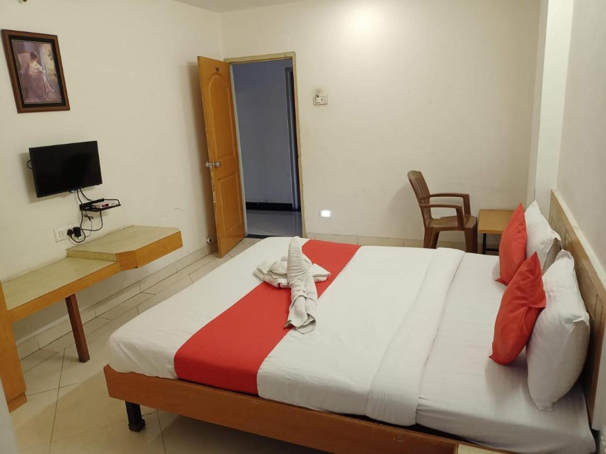 Hotel Wayfare Shirdi Exteriör bild