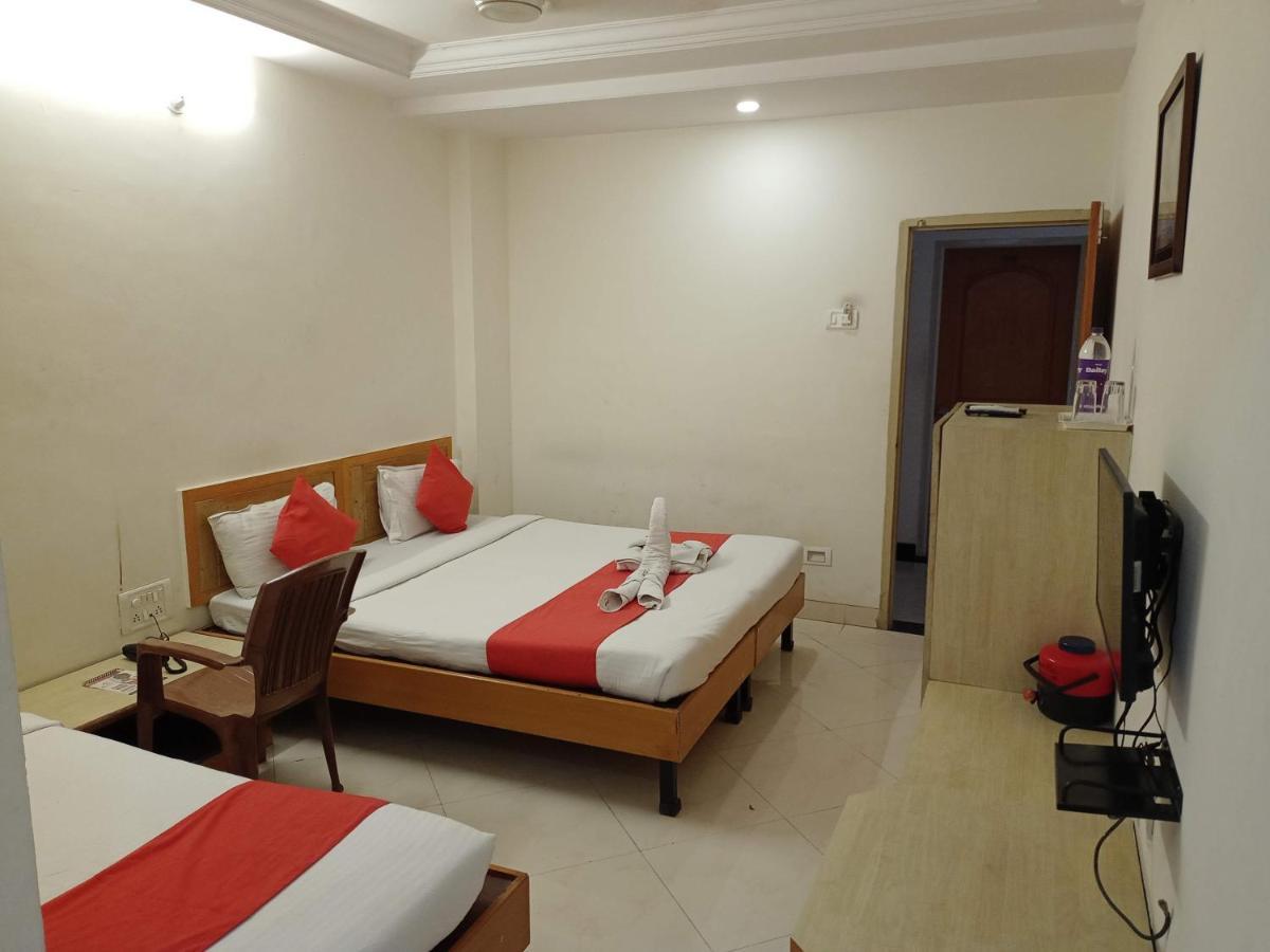 Hotel Wayfare Shirdi Exteriör bild