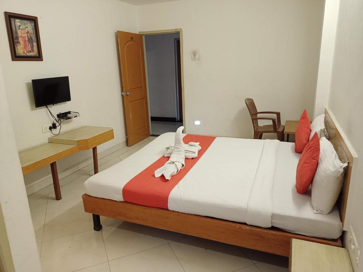 Hotel Wayfare Shirdi Exteriör bild