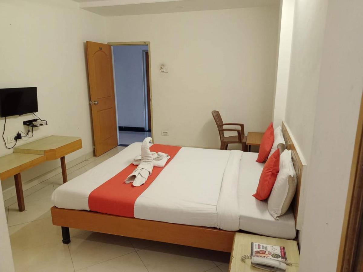 Hotel Wayfare Shirdi Exteriör bild